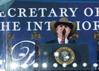 ‘Deranged’: Trump cabinet member rages at 67-year-old canoeist