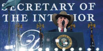‘Deranged’: Trump cabinet member rages at 67-year-old canoeist