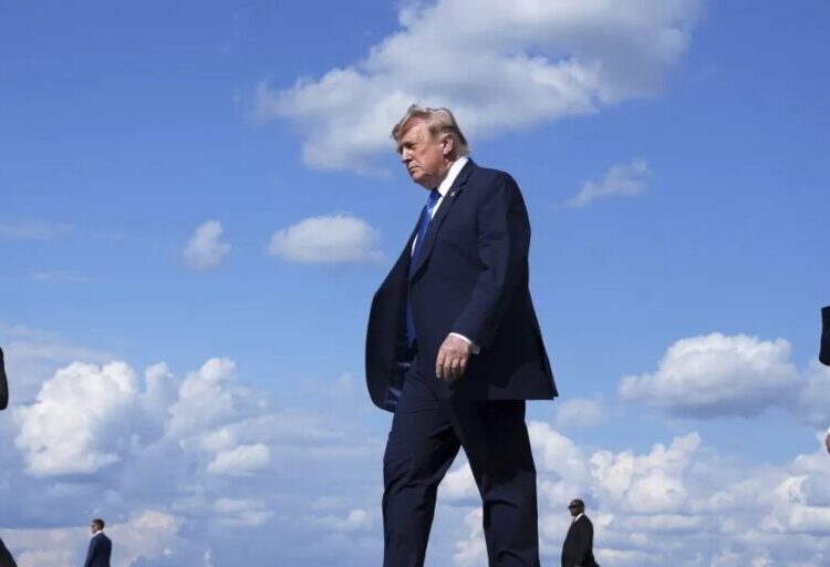 Trump’s approval rating on the economy sinks to just 32%, and even Republicans feel like they need ‘to get a loan before I go grocery shopping’