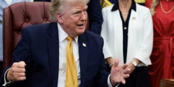 Trump halts Oval Office meeting to hawk major donor’s product: ‘I got to give him a plug’