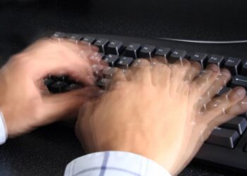 New AI Chatbot Turns Out to Be One Overworked Guy Answering All the Messages by Hand