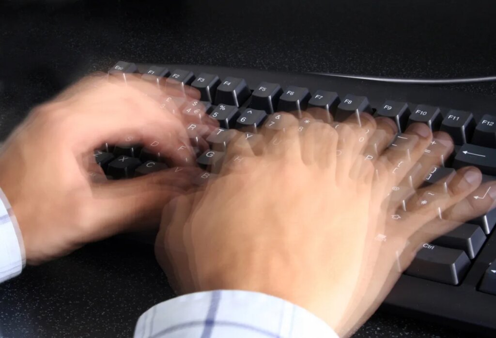 New AI Chatbot Turns Out to Be One Overworked Guy Answering All the Messages by Hand