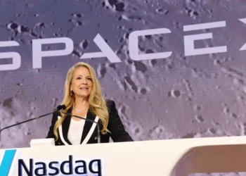 SpaceX says it’s coming for AT&T, Verizon, and T-Mobile customers