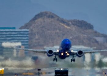 It’s getting too hot to fly: climate‑driven heat waves are forcing airlines to dump passengers and cargo