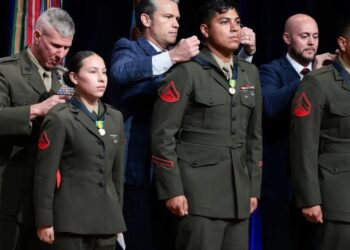 This dishonorable Trump henchman is robbing fallen heroes — literally