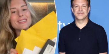 NYC woman realizes she’s living in Jason Sudeikis’ old home after getting his mail — then meets the ‘Ted Lasso’ star