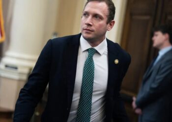 More GOP senators call for Miller to quit over abuse allegations