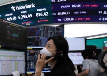 Oil prices rise and analysts see Big Tech selloff linked to traders locking in gains