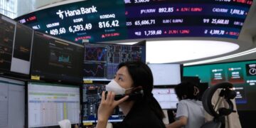 Oil prices rise and analysts see Big Tech selloff linked to traders locking in gains