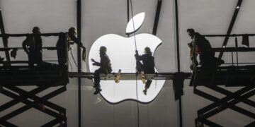 With latest Wall Street downgrade, Apple now has the most ‘Sell ratings since shortly after Steve Jobs’ death