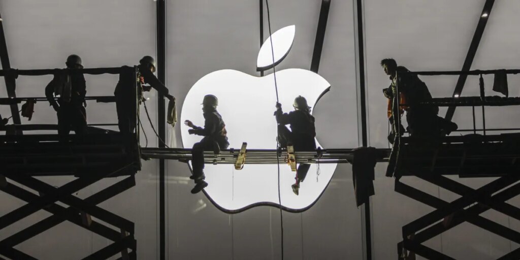 With latest Wall Street downgrade, Apple now has the most ‘Sell ratings since shortly after Steve Jobs’ death
