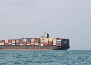 U.S. stocks fall after Iran says Strait of Hormuz will remain shut