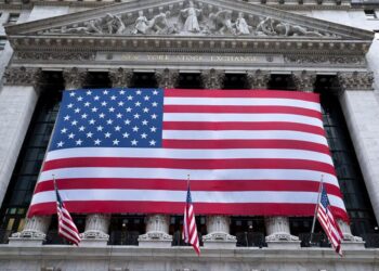 Why the World Is Still Investing in America