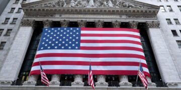 Why the World Is Still Investing in America