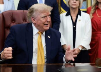 Drunken video shames top Trump aides as they beg not to be shown: ‘Do not get our faces!’