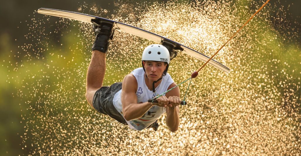 Photos of the Week: Mudflat Trot, Waterfall Jump, Pole Vault