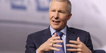 United CEO Scott Kirby tells Gen Z interns to ditch excuses—it’s a mantra he learned in Air Force training: ‘Figure out how to overcome it’