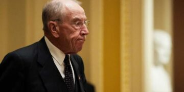 Elderly GOP senator sparks right-wing fury with bizarre fixation