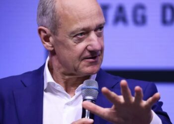 Siemens CEO keeps his inbox below 100 with 2-letter replies—and has no recurring meetings with direct reports: ‘I don’t need to entertain people’