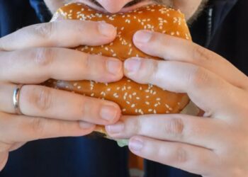 Burger King is closing the gap in the burger wars with a simple formula: Better food and a star executive who takes customers’ calls himself