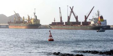 Trump Again Threatens to Bomb Oman