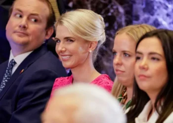 Trump’s ‘human binkie’ gatekeeps what reaches him with one-word tipoff: report