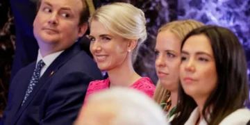 Trump’s ‘human binkie’ gatekeeps what reaches him with one-word tipoff: report