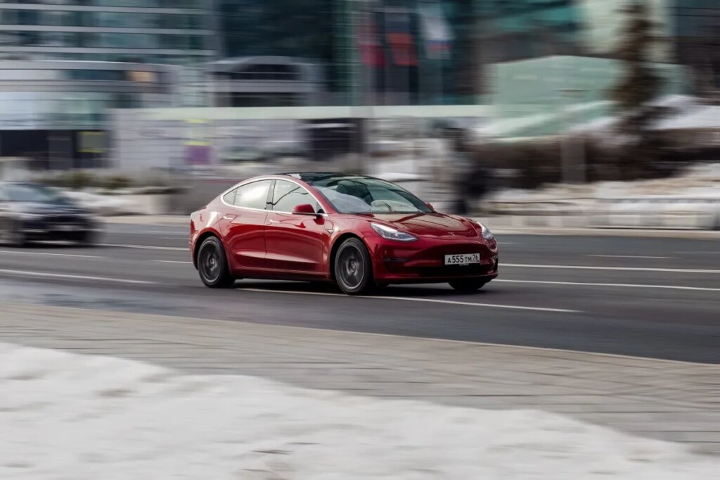 Journalist Alarmed When His Tesla Running FSD Tries to Veer Off Highway and Plunge Into a Ditch