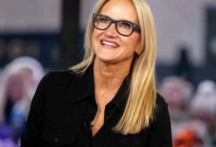 Multimillionnaire podcaster Mel Robbins says she learned the secret to spotting the most influential person in the room when she was a waitress
