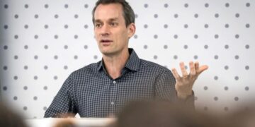 Ex-Google chief scientist tells Gen Z the trick is not to master AI—instead, just ‘skim papers’