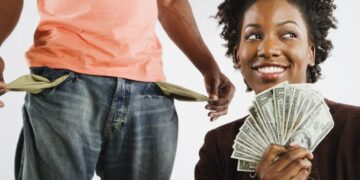 In this economy, millennials and Gen Z would rather break up than date someone in debt: ‘There’s a pretty big divide’