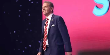 Desperate Scott Jennings resorts to sending White House clips of himself itching for a job