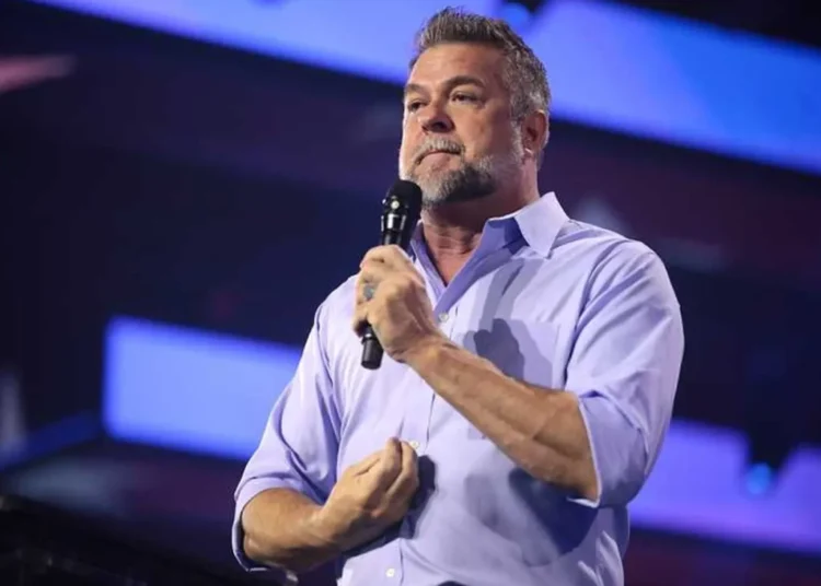 GOP nominee swears he’s not selling campaign merch — one detail blew up his denial