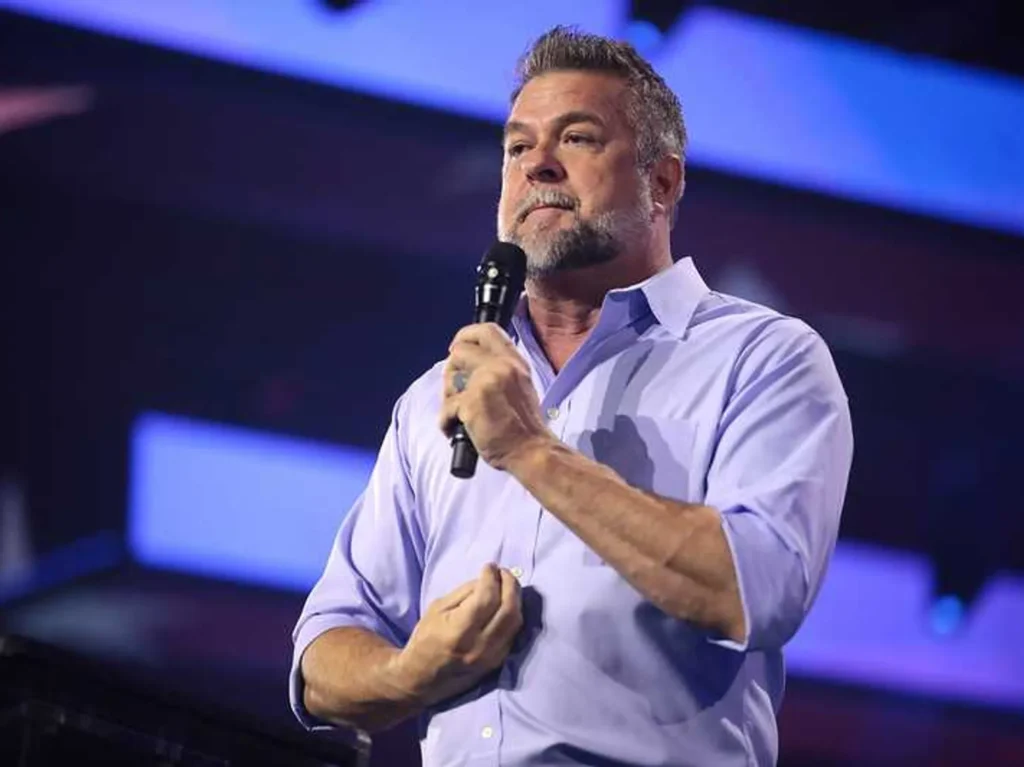 GOP nominee swears he’s not selling campaign merch — one detail blew up his denial
