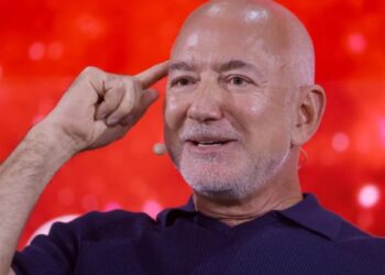 Billionaire Jeff Bezos once asked Warren Buffett why so few people copy his strategy—now he’s backing $7 billion Liverpool FC