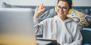 Despite CEOs like Elon Musk pushing in-person office work, a major study of 7,000 workers says remote employees are just as connected—and more engaged