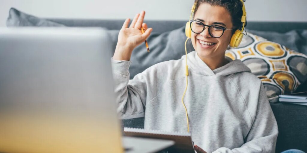 Despite CEOs like Elon Musk pushing in-person office work, a major study of 7,000 workers says remote employees are just as connected—and more engaged