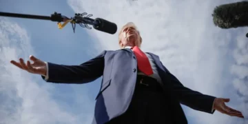Snarling Trump flies into frenzy as MAGA-defectors huddle to plot their revenge