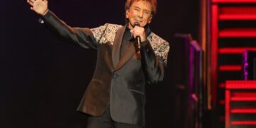 Barry Manilow cancels more concerts at last minute as fans pray for him after lung cancer battle