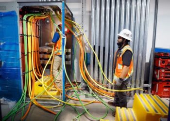 Data Centers Are Sucking Up So Many Construction Workers That There Isn’t Anybody Left to Build Houses, Expert Says