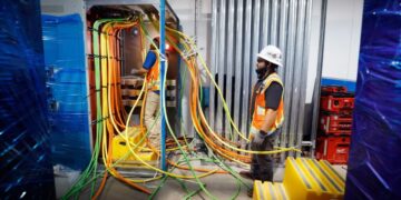 Data Centers Are Sucking Up So Many Construction Workers That There Isn’t Anybody Left to Build Houses, Expert Says