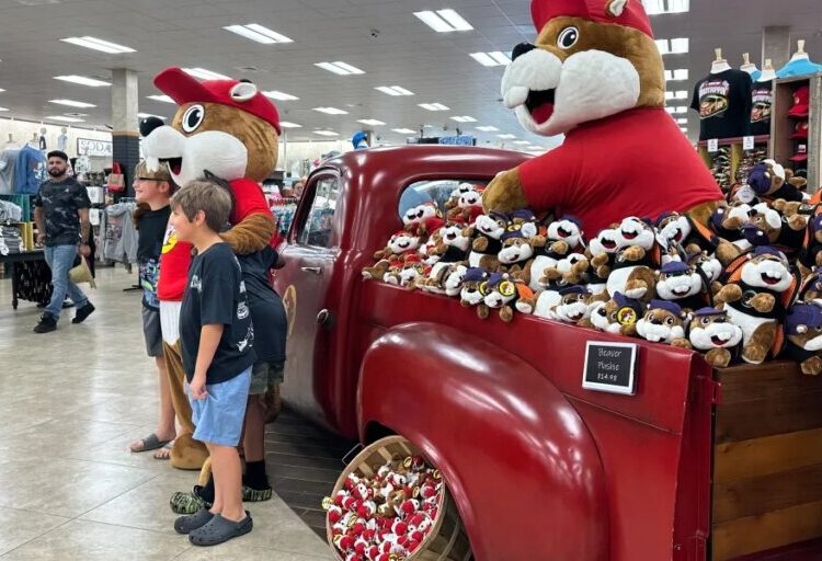 Buc-ee’s Buckeye backlash as beaver infringement lawsuit infuriates Mini Mart maniacs in Ohio