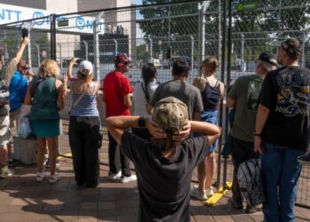 Racing fans wait for water in lengthy lines at Trump’s Grand Prix: report