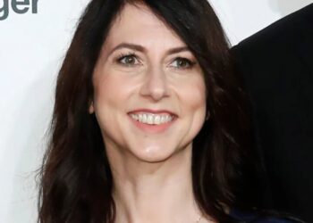 A $1,000 loan kept MacKenzie Scott in college—now the billionaire philanthropist is giving away her $37 billion fortune to repay it forward