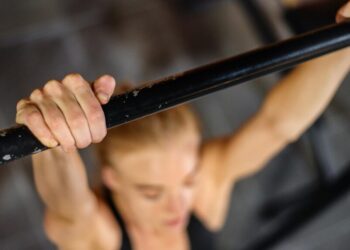 What Hanging from a Bar for 30 Seconds Can Do for Your Body