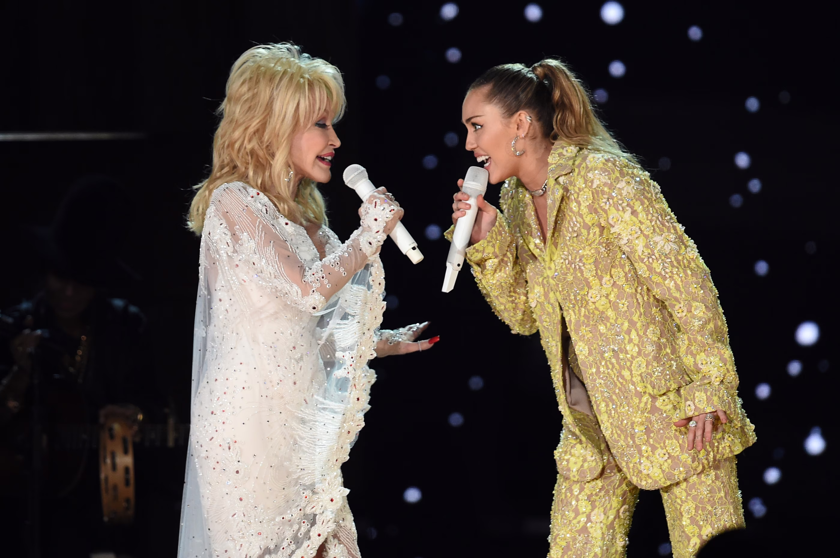 Dolly Parton and Miley Cyrus perform together.