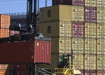 U.S. economy grows at sluggish 1.5% pace in second quarter
