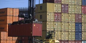 U.S. economy grows at sluggish 1.5% pace in second quarter