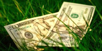Police Use Surveillance Cameras to Narc On Guy Who Found $30 on the Ground