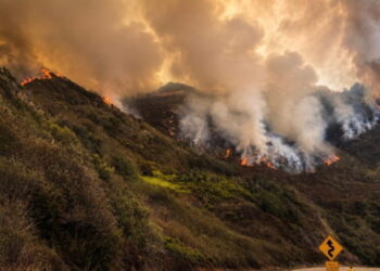Second fire growing rapidly in Big Sur burns toward Highway 1